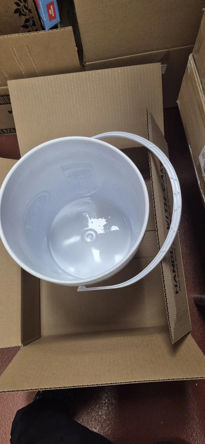 White Plastic Bucket with Handle - photo 2