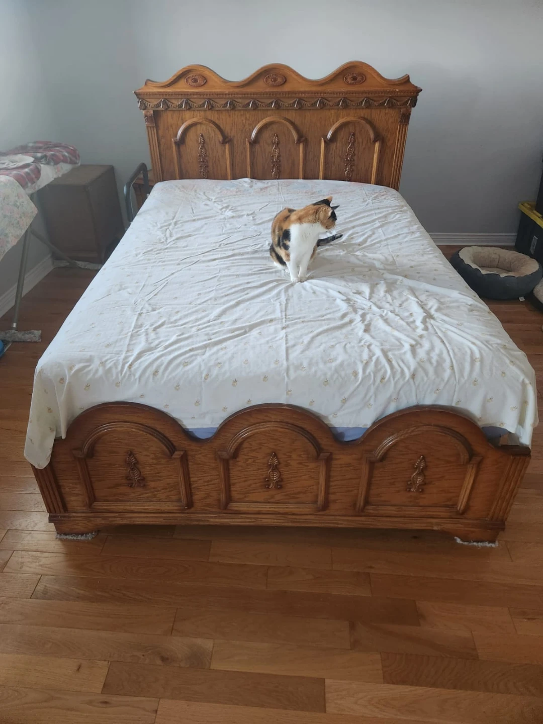 Vintage Solid Wood Bedroom Set - photo 4