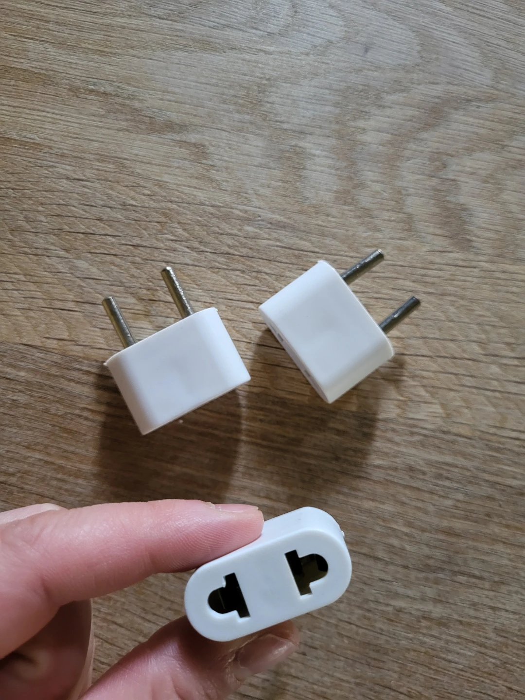 Set of 2 Universal Travel Plug Adapters - photo 2