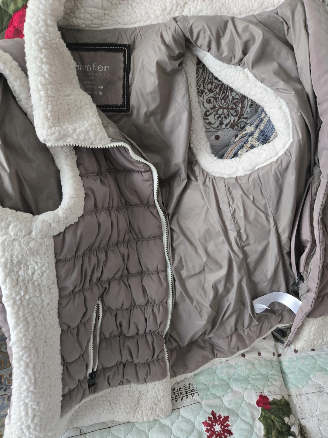 Calvin Klein Puffer Vest - Women's Size Medium - photo 2