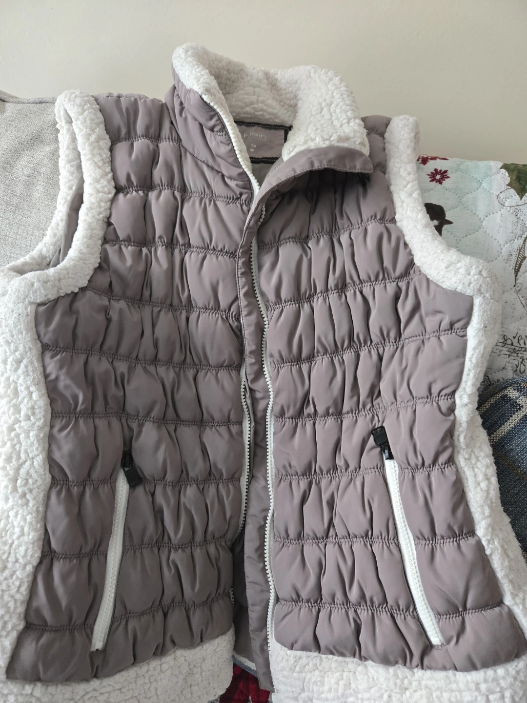 Calvin Klein Puffer Vest - Women's Size Medium - photo 4