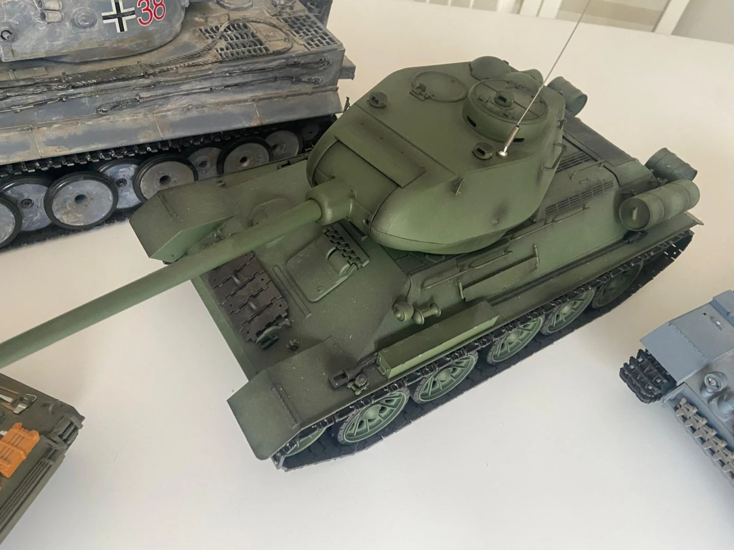 Collection of 5 Model Tanks - photo 5