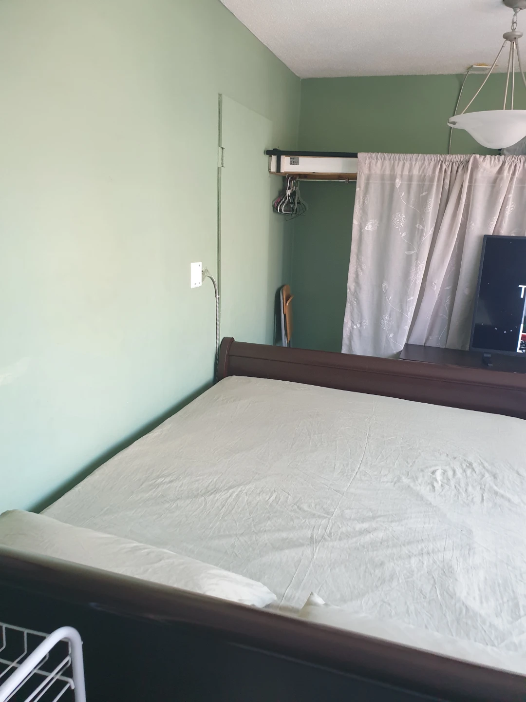 One furnished private room for rent - photo 2
