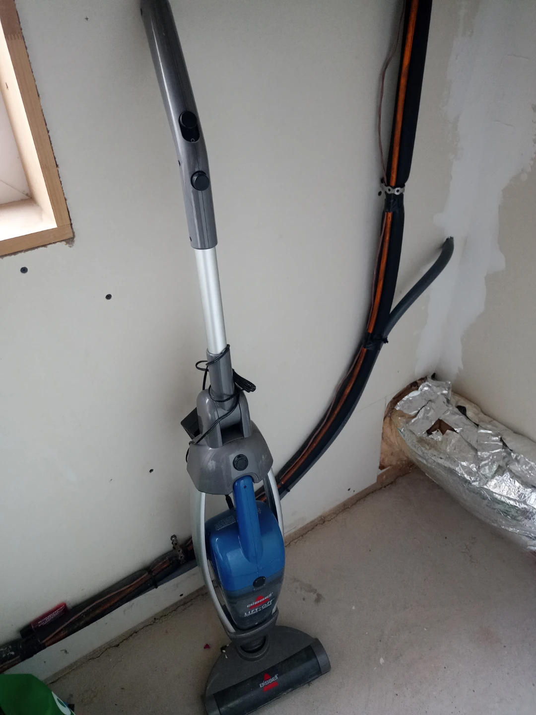 Bissell Lift-Off Floors & More Vacuum - photo 2