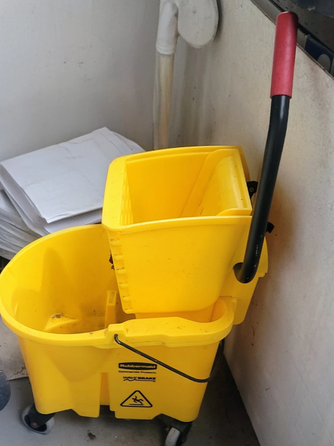 Rubbermaid WaveBrake Mop Bucket - photo 2