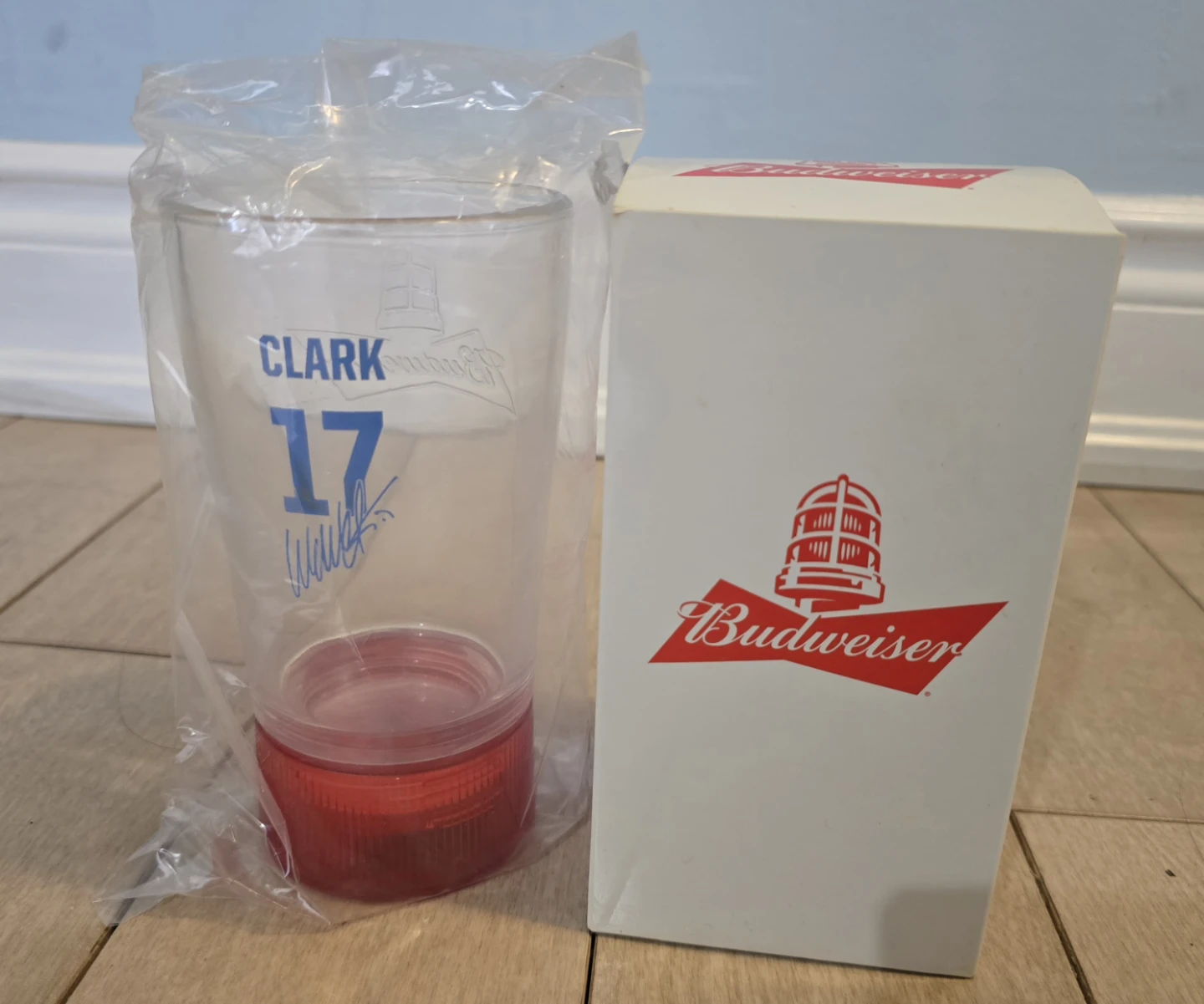 4 Budweiser Red Light Glasses (3 Wendel Clark + 1 Regular) - photo 2