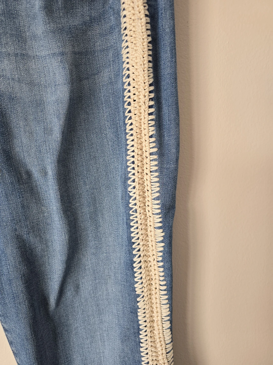 Levi's Women's Jeans with Crochet Inset, size 2/26, fits medium. - photo 4