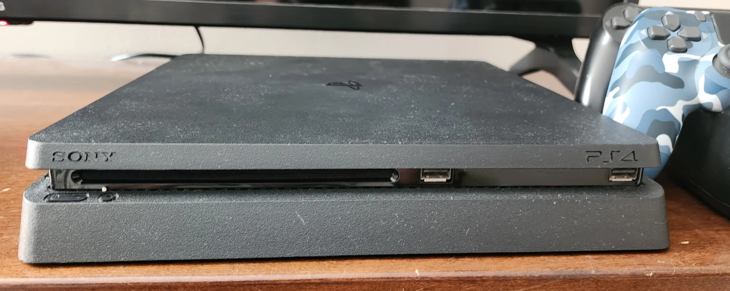 PS4 with controllers and charger for sale - photo 2