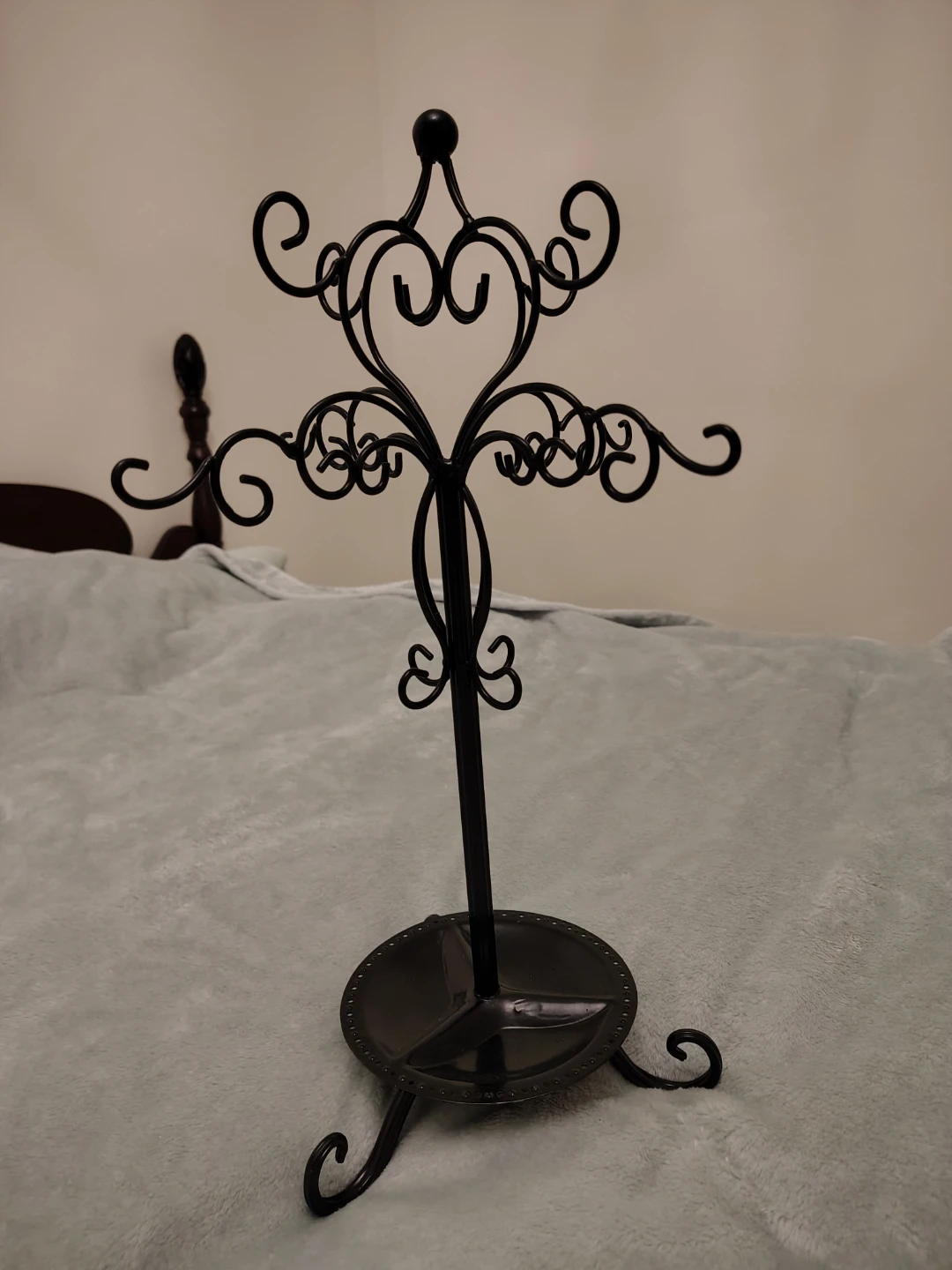 Black filigree metal decorative jewelry stand - photo 2