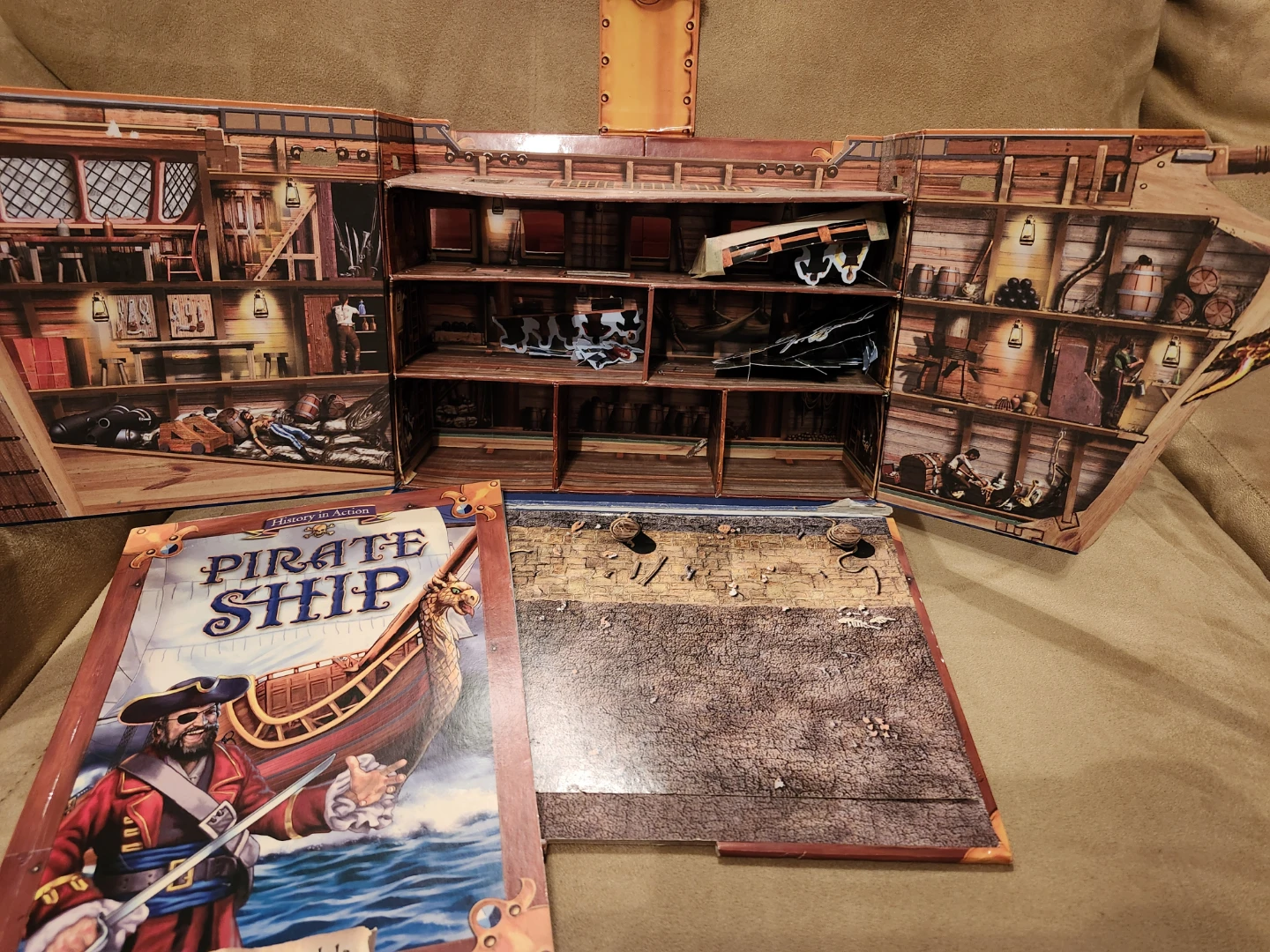 History in Action Pirate Ship Fold-out Model Kit - photo 2