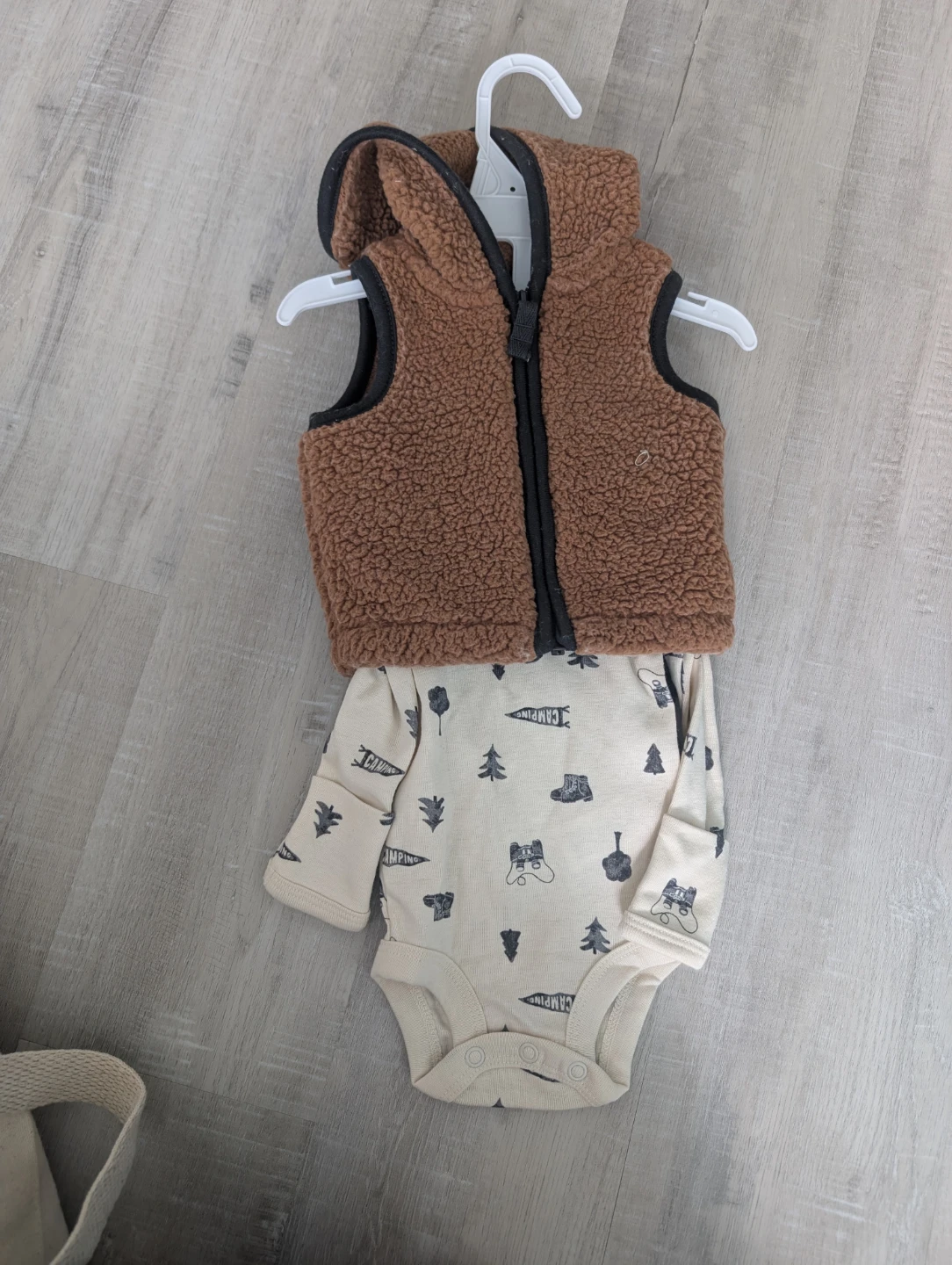 U-Shaped Nursing Pillow with Newborn Dress and Soft Toy - photo 3