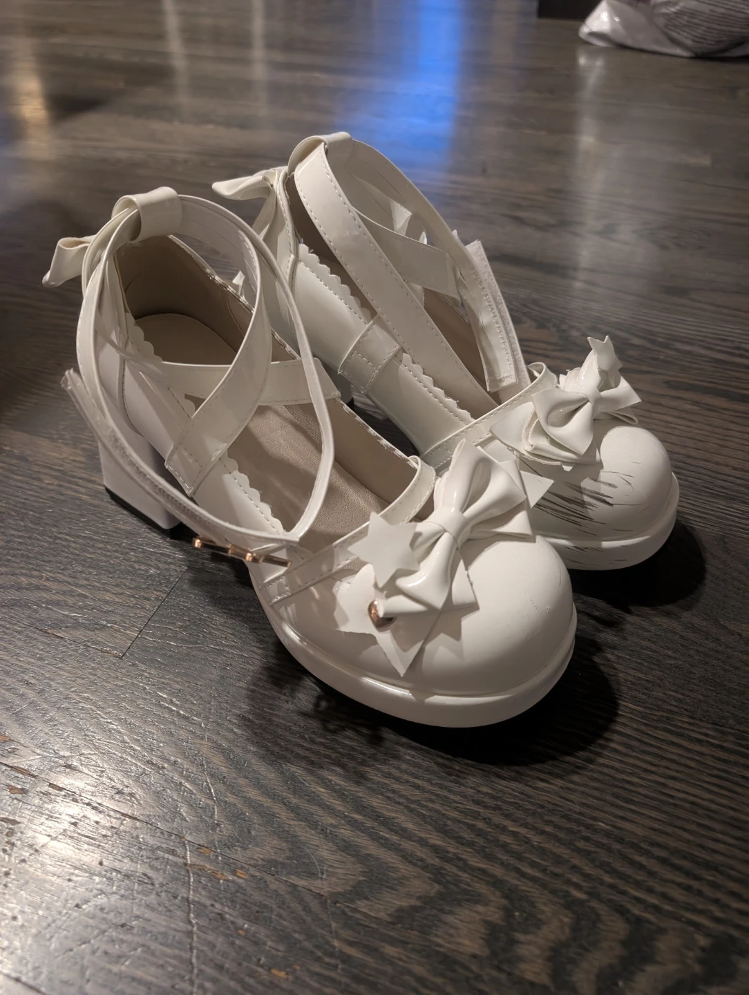 White Mary Jane Shoes with Bows and Star Buckles - photo 3