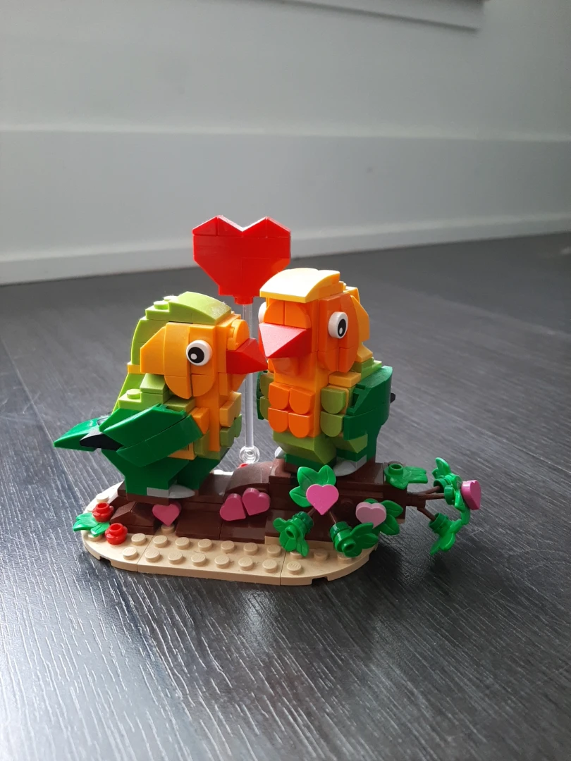 LEGO Lovebirds Display - photo 2