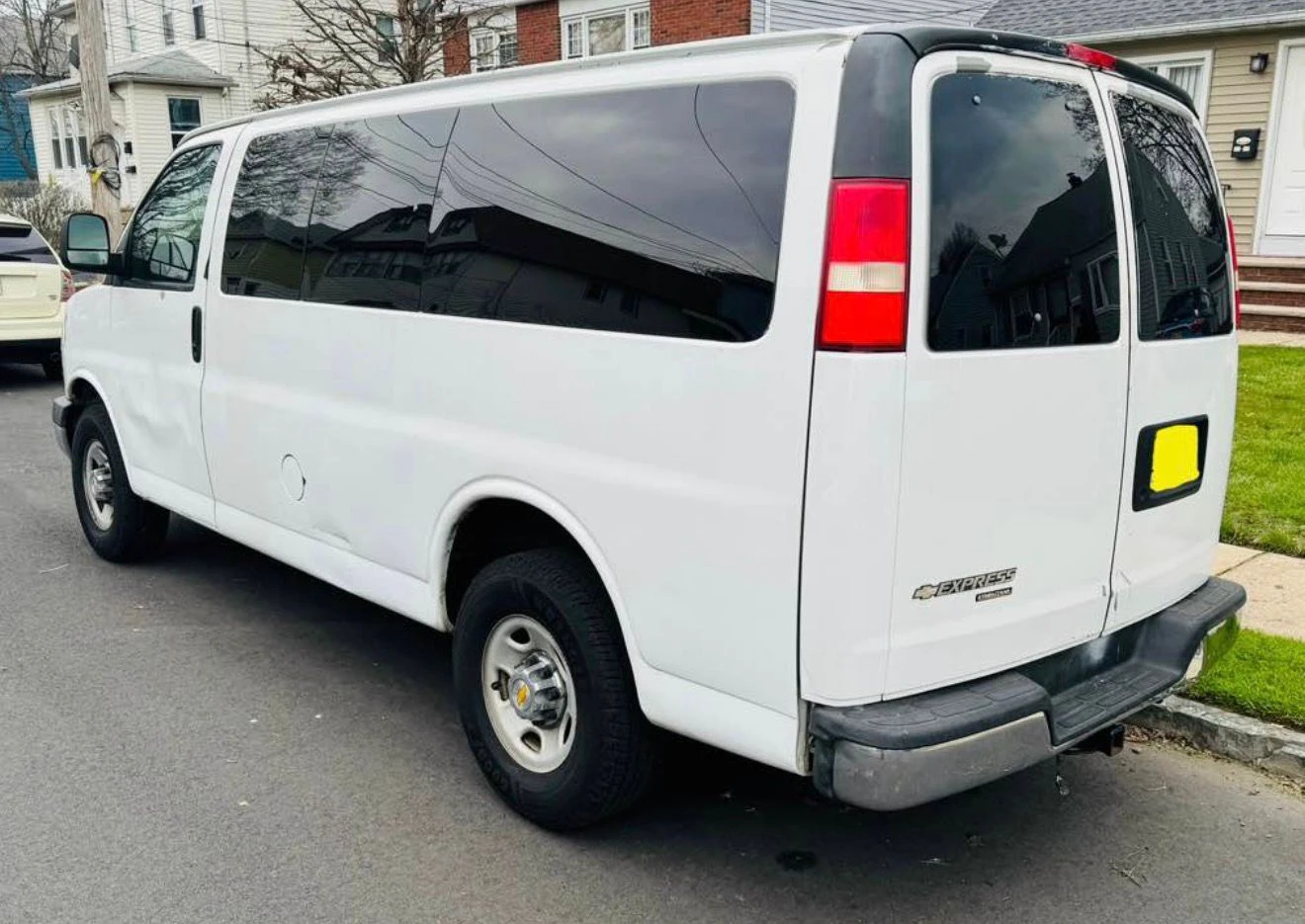 White Chevrolet Express Van - photo 3