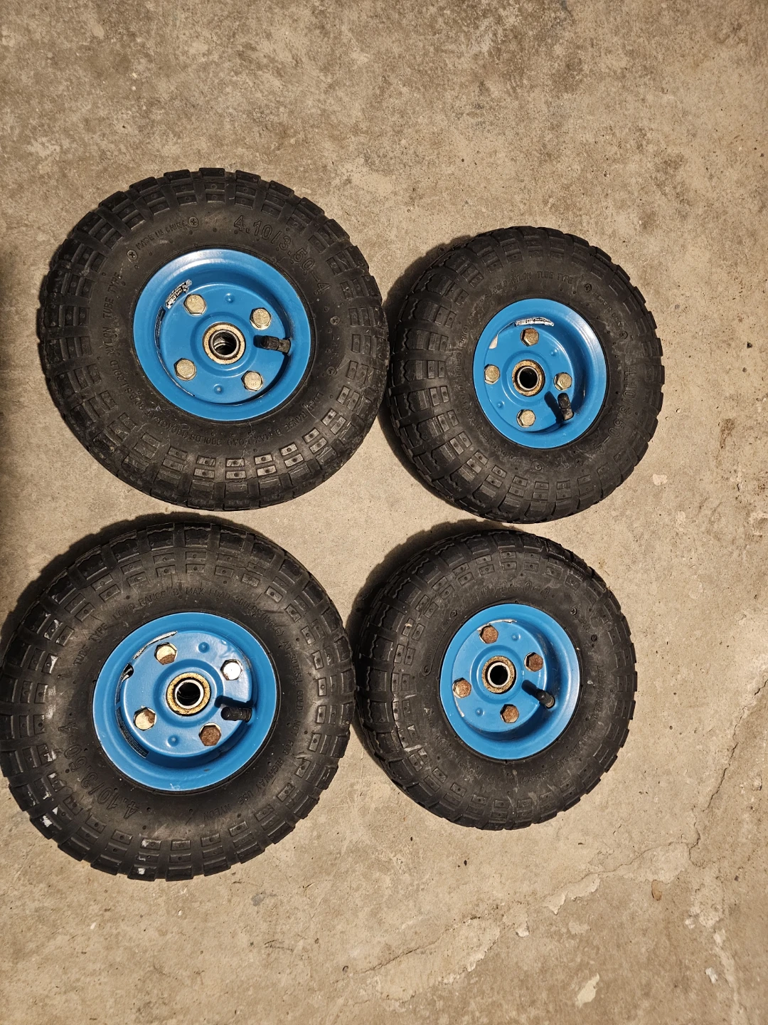 Set of 4 Pneumatic Wheels - photo 2