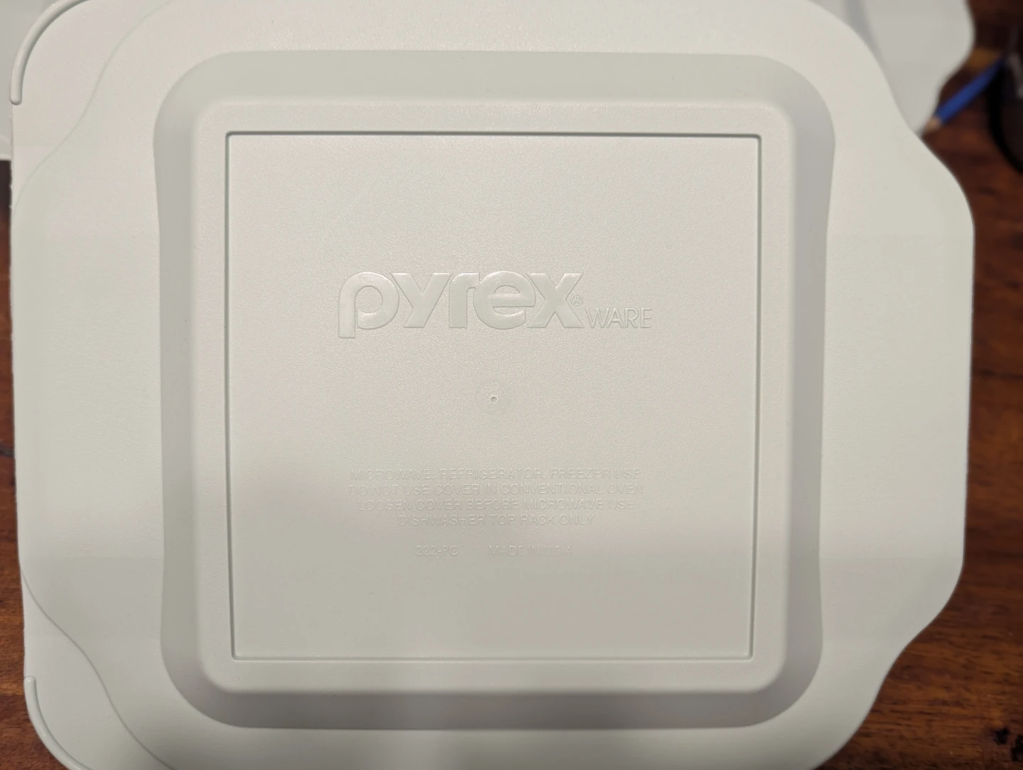 Pyrex 222 2-quater Square Baking Dish with Lid