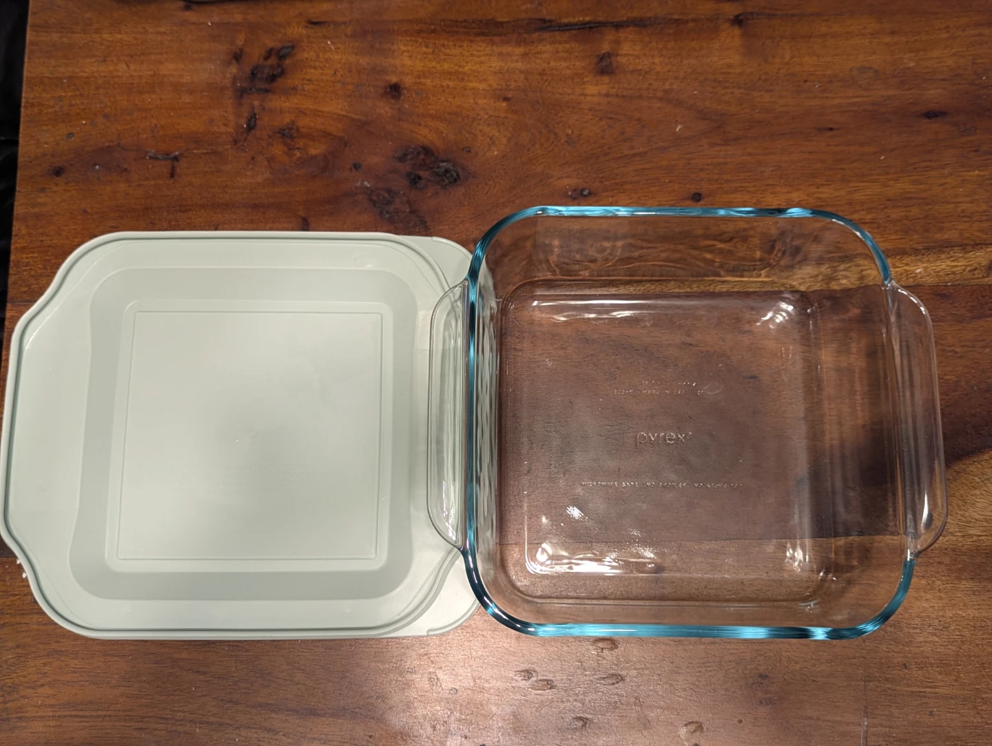 Pyrex 222 2-quater Square Baking Dish with Lid - photo 2