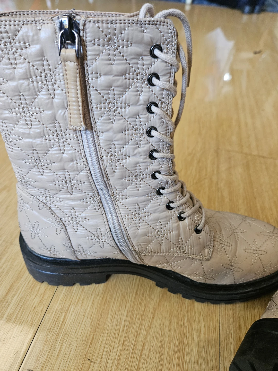 Quilted Star Combat Boots - Beige - photo 2