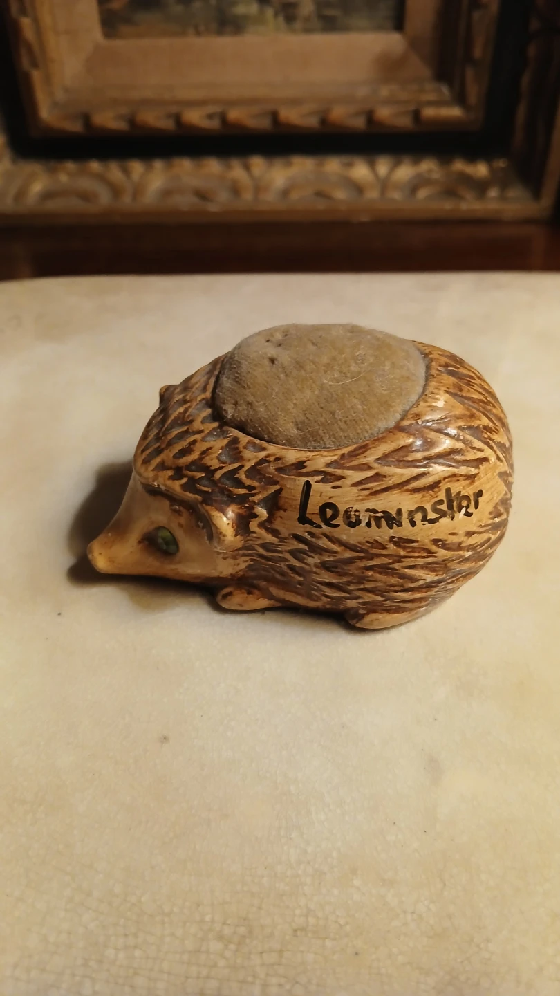 Vintage Manorware Hedgehog Pincushion - photo 3