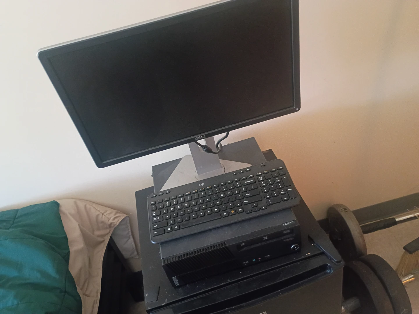 Dell Monitor and Logitech Keyboard Computer Set