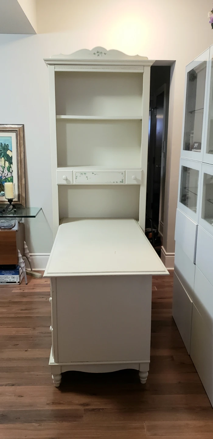 Charming desk and bookshelf combo - photo 3