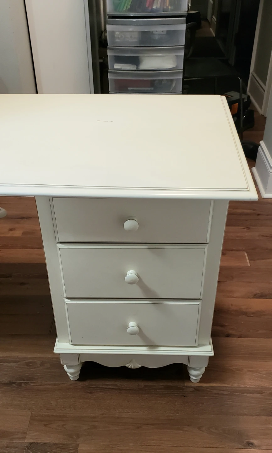 Charming desk and bookshelf combo - photo 4