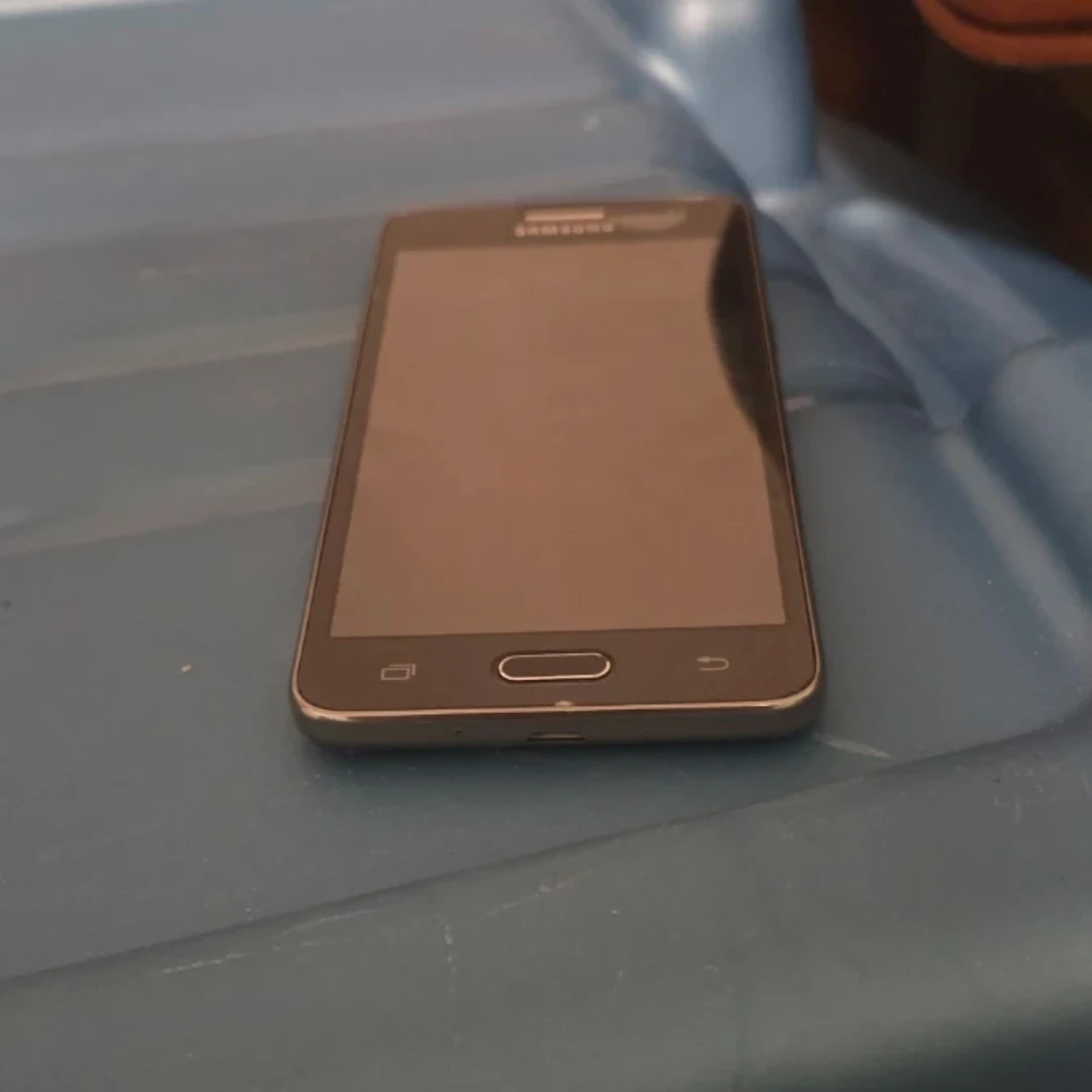 Samsung galaxy grand prime with green charger-GREAT BACKUP PHONE - photo 2