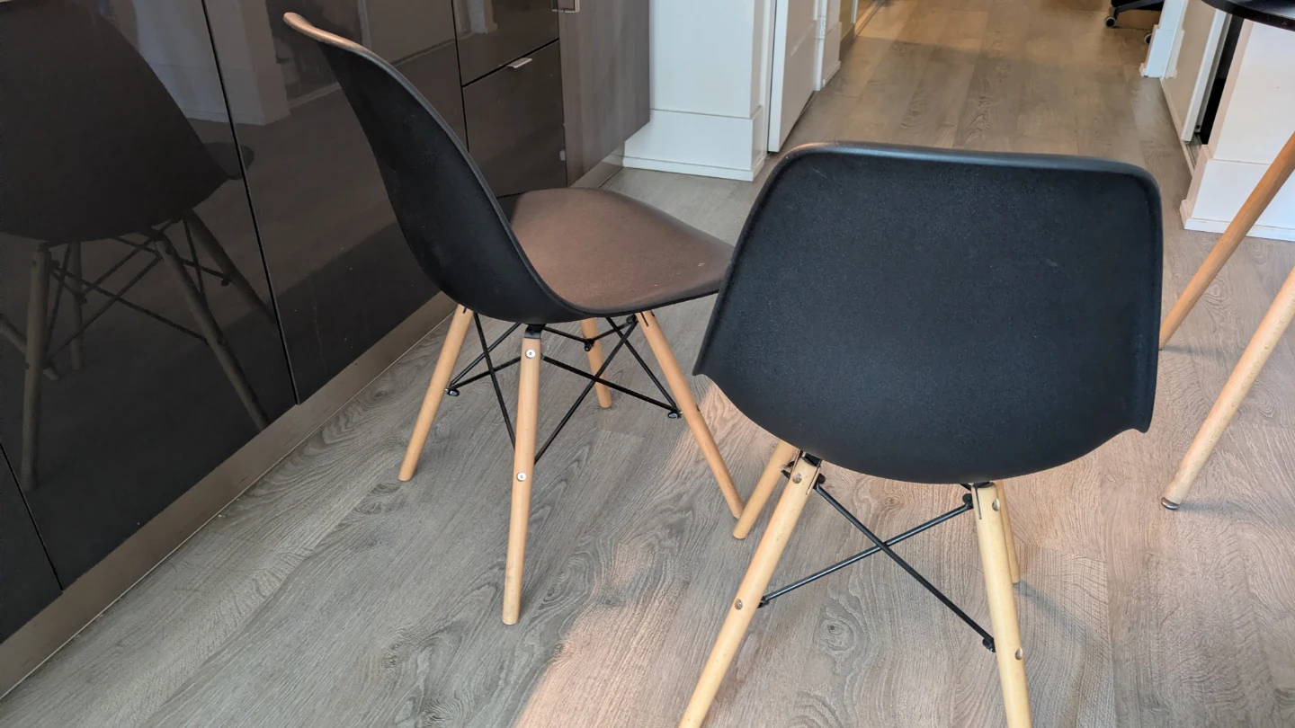 Set of 2 Black Chairs with Wood Legs - photo 3