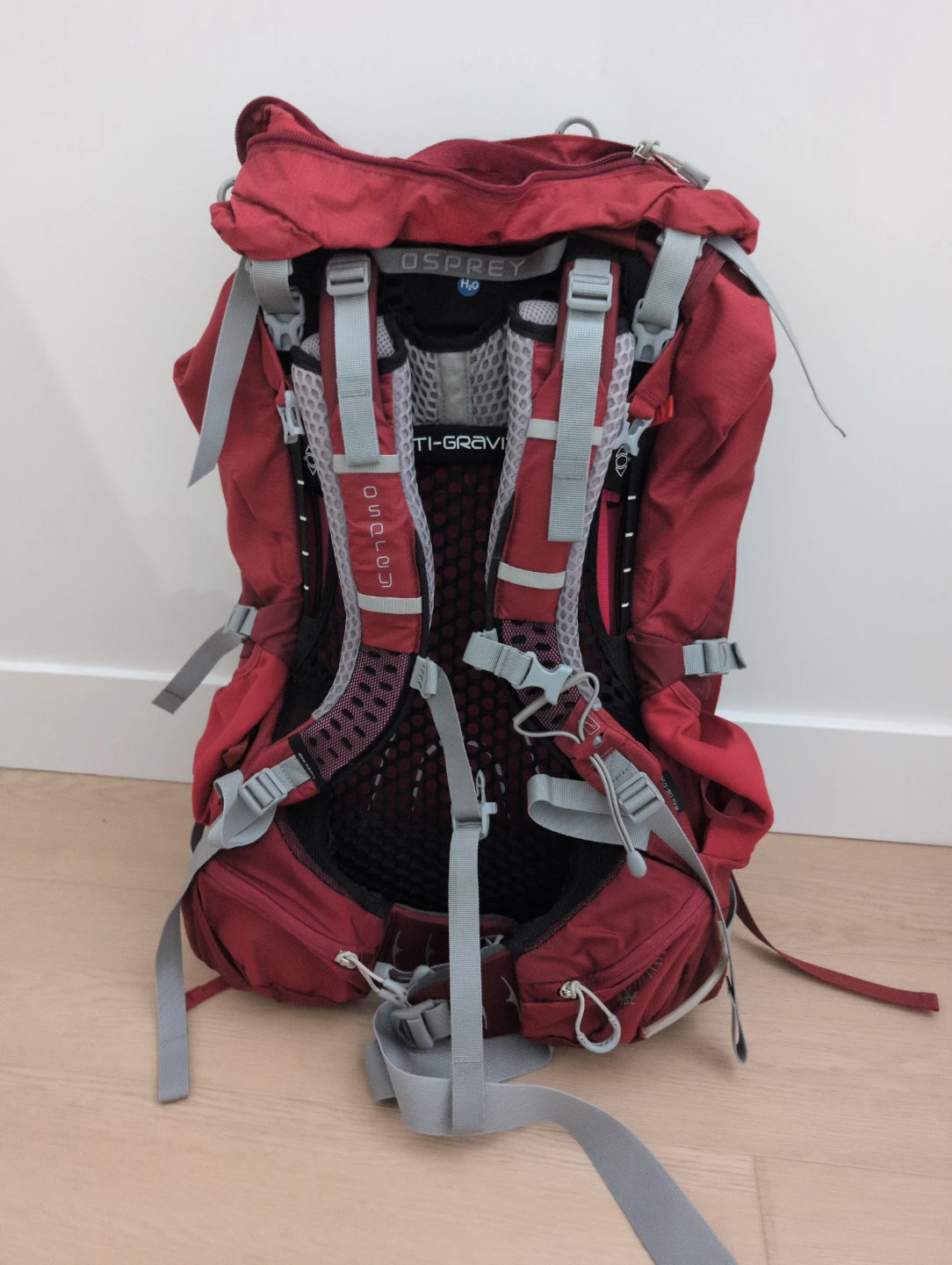 Osprey Aura AG 50 Women's Backpack and waterproof liner - photo 2