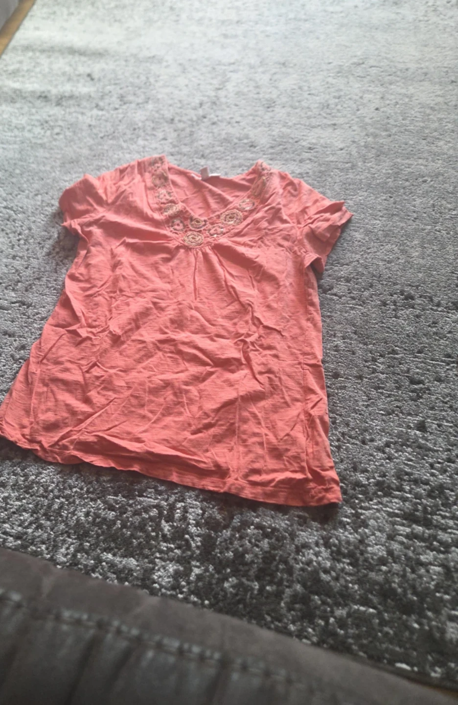 Coral embroidered top - Size M