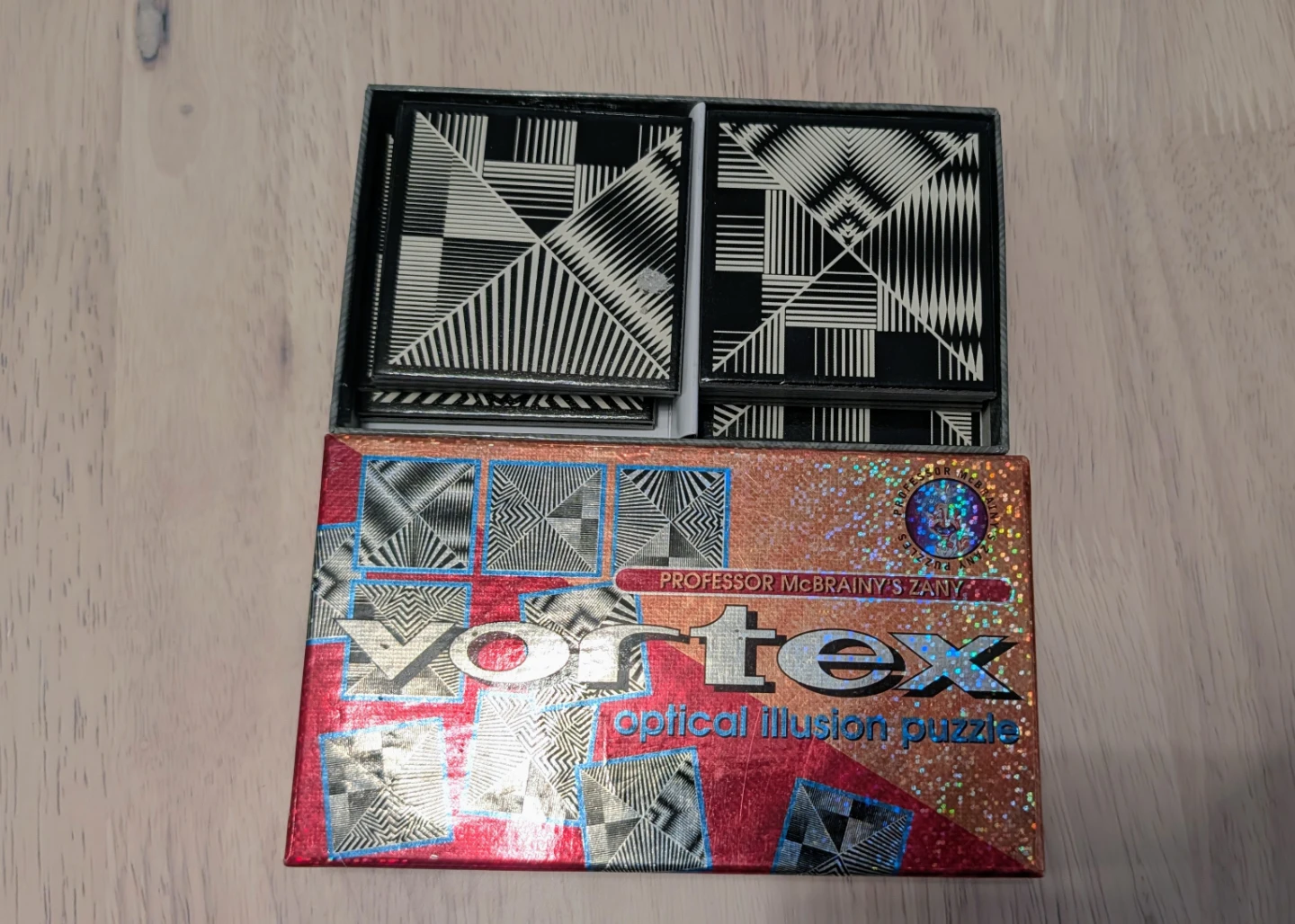 Professor McBrainy's Zany Vortex Optical Illusion Puzzle - photo 2