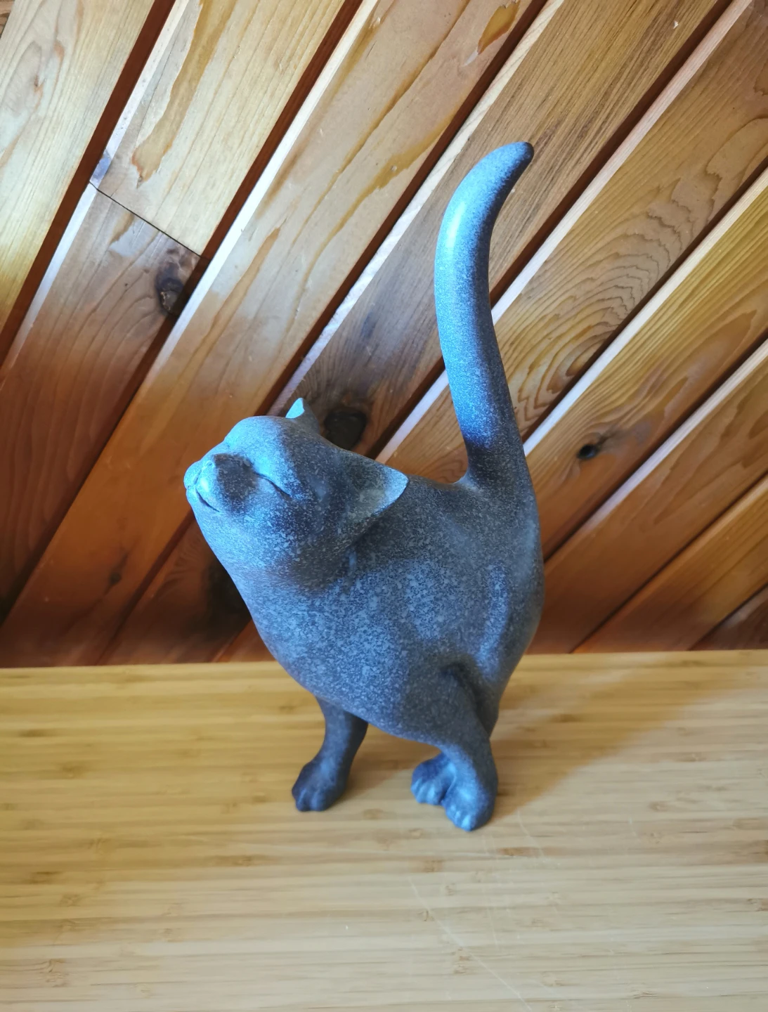 Modern Cat Sculpture – Textured Stone-Look Decor