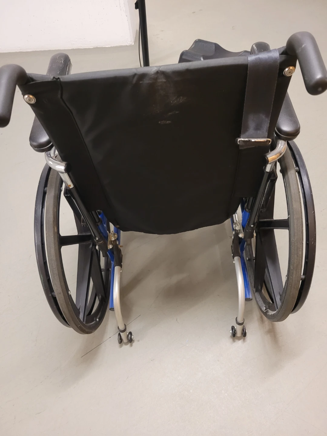 Drive Medical Manual Wheelchair - photo 3