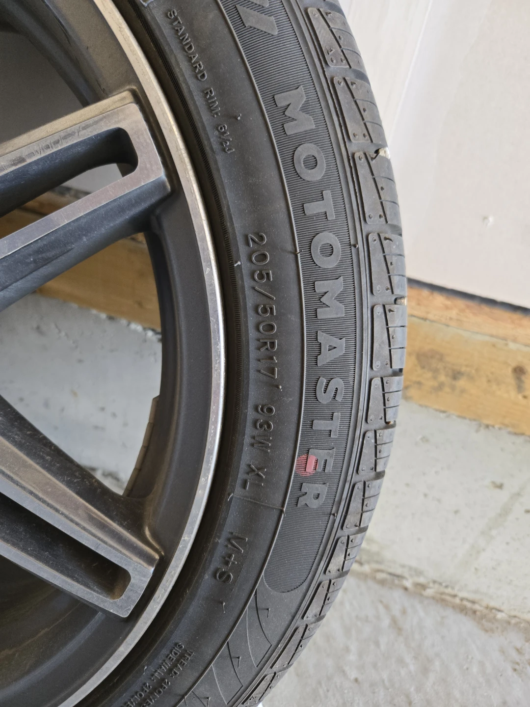 4pcs Motomaster Hydra Edge Tire and Rim Combo 205/50R17 - photo 2