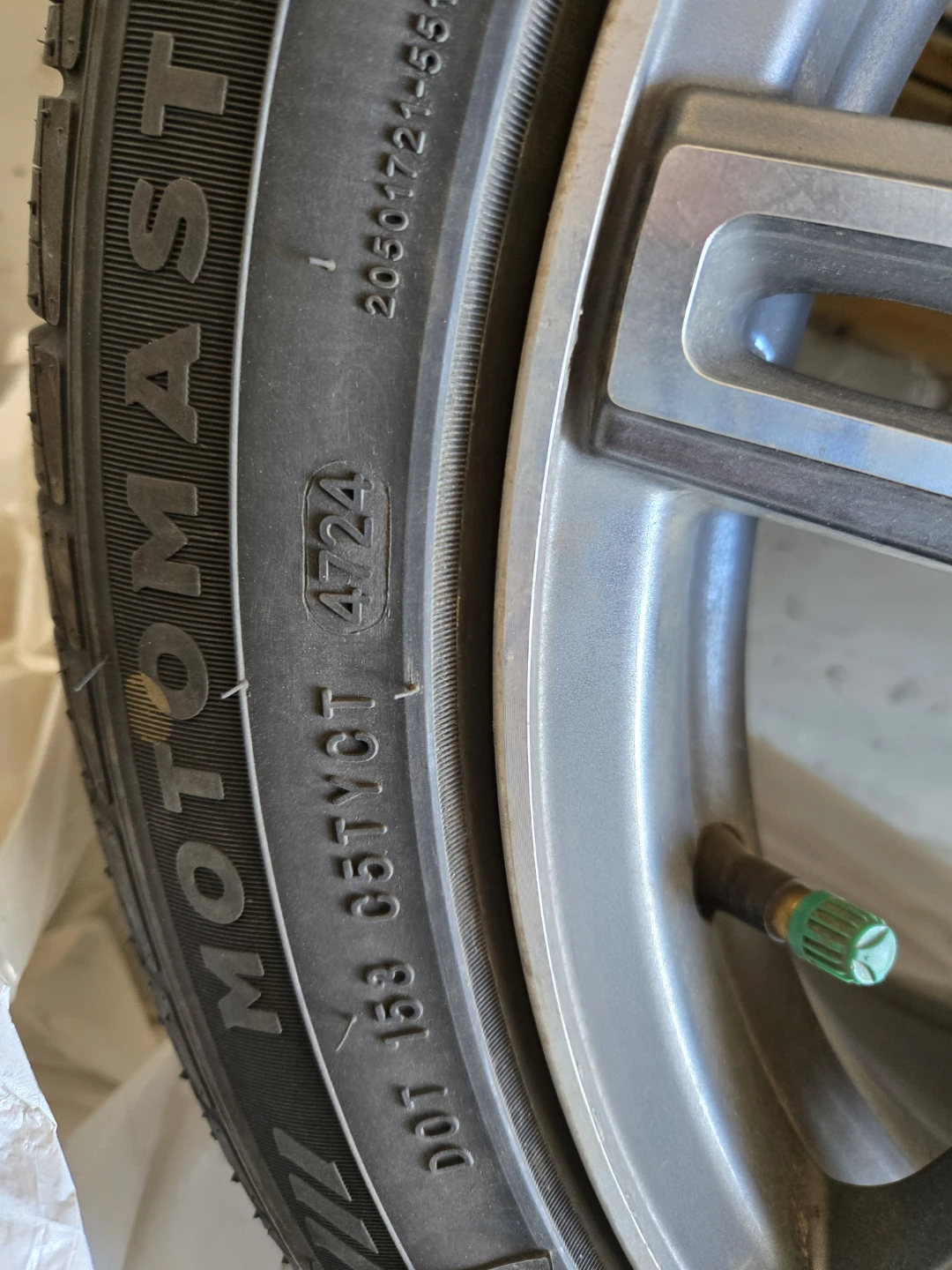 4pcs Motomaster Hydra Edge Tire and Rim Combo 205/50R17 - photo 3