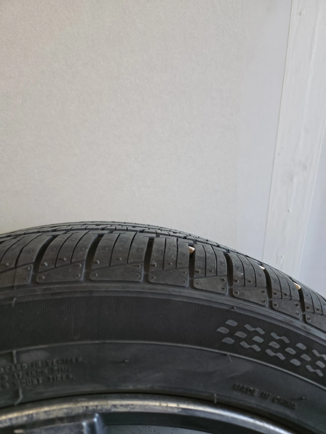4pcs Motomaster Hydra Edge Tire and Rim Combo 205/50R17 - photo 4