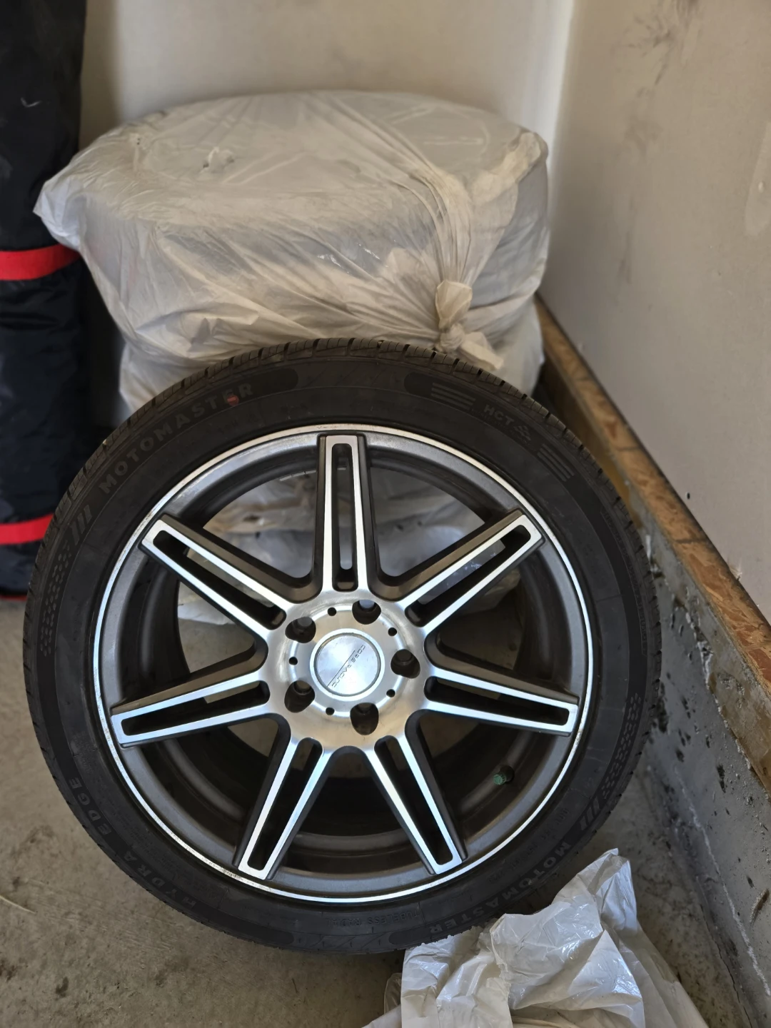 4pcs Motomaster Hydra Edge Tire and Rim Combo 205/50R17 - photo 5