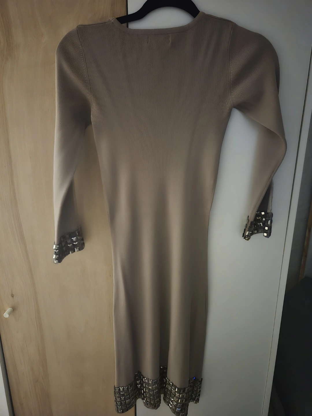 BCBGMAXAZRIA Beige Ribbed Dress XS with Embellished Trim - photo 3