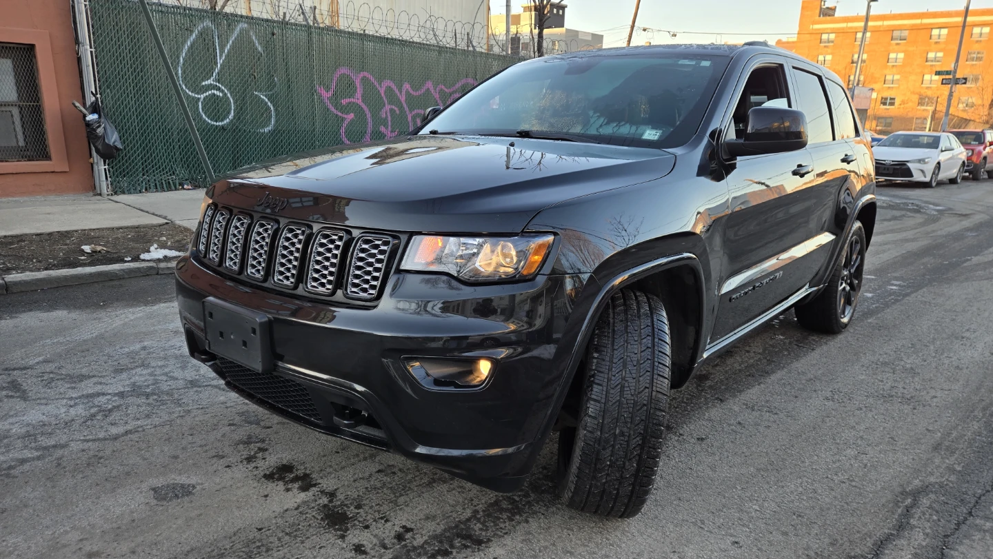 Black Jeep Grand Cherokee SUV