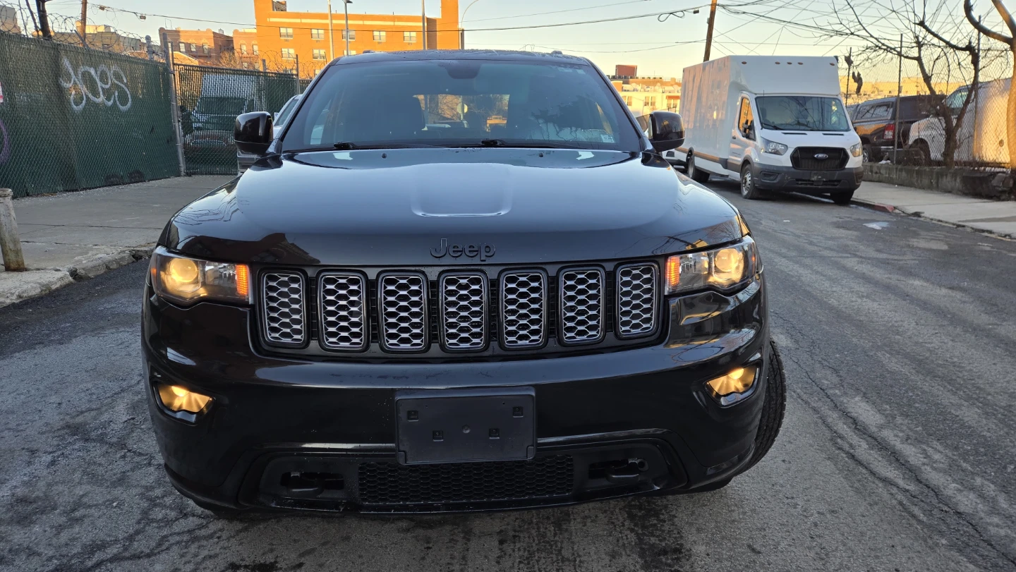 Black Jeep Grand Cherokee SUV - photo 2