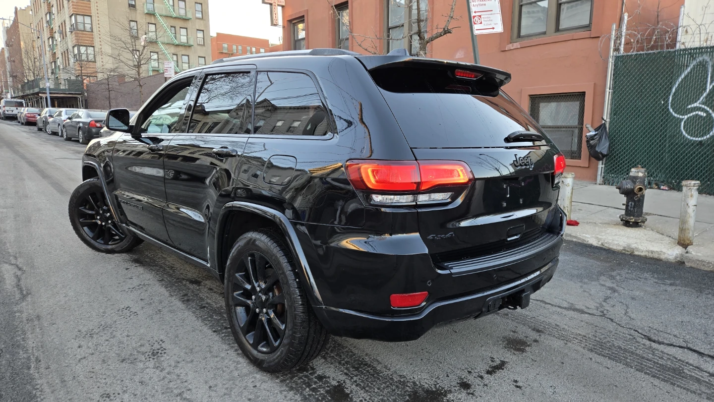 Black Jeep Grand Cherokee SUV - photo 4