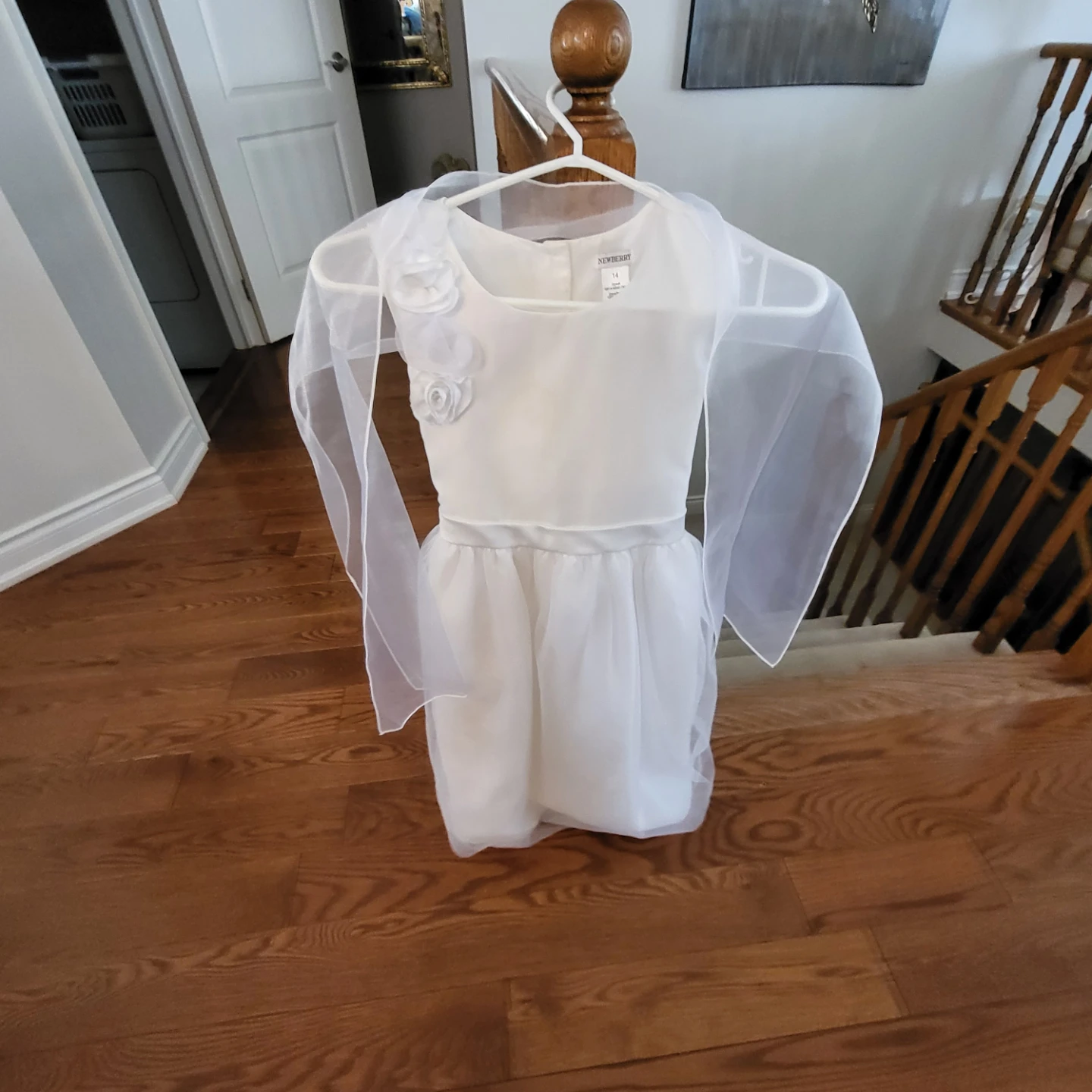 White Communion/ Flower Girl Dress Size 7 - photo 3
