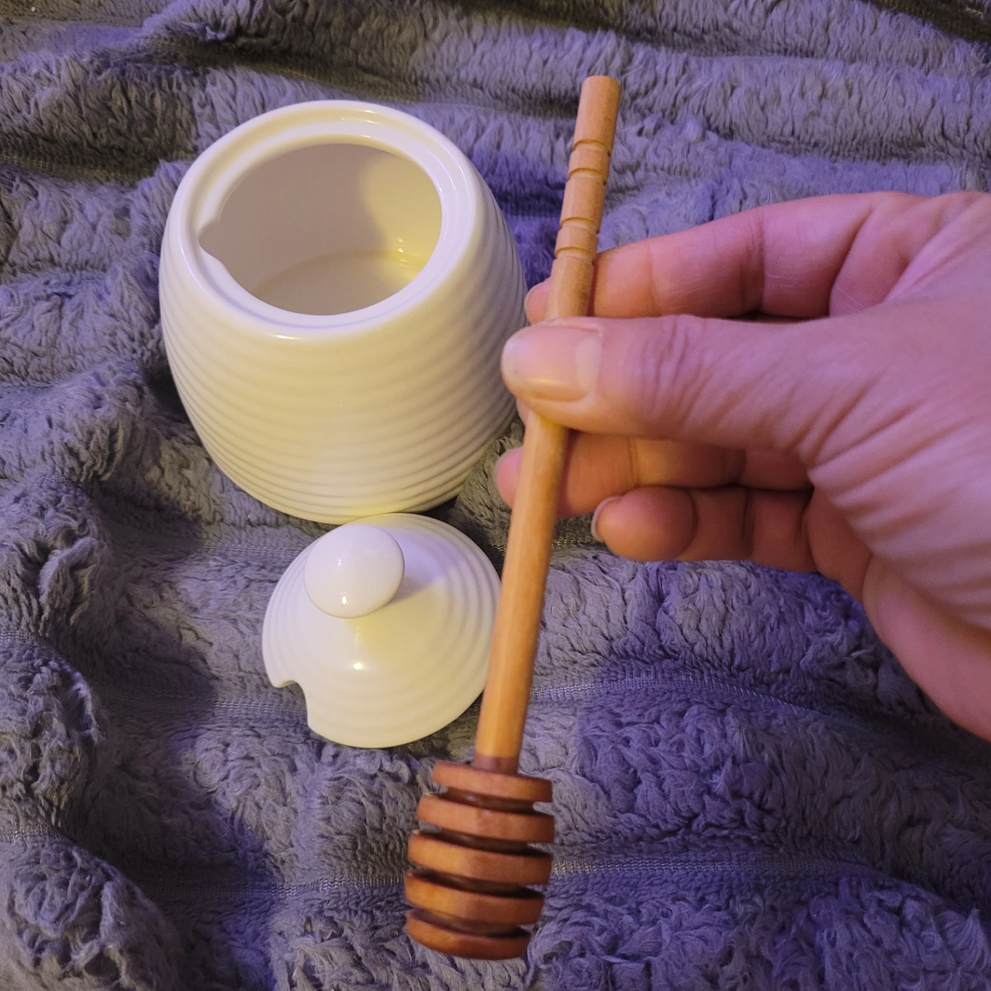 White Ceramic honey Bowl with Lid and dripper - photo 2