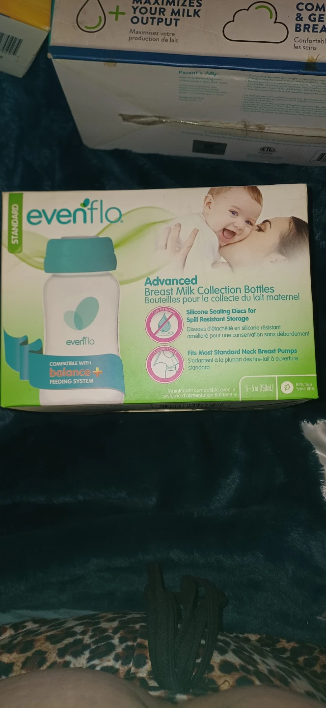 Evenflo Advanced Double Electric Breast Pump & Medela Bags 🥕 - photo 2