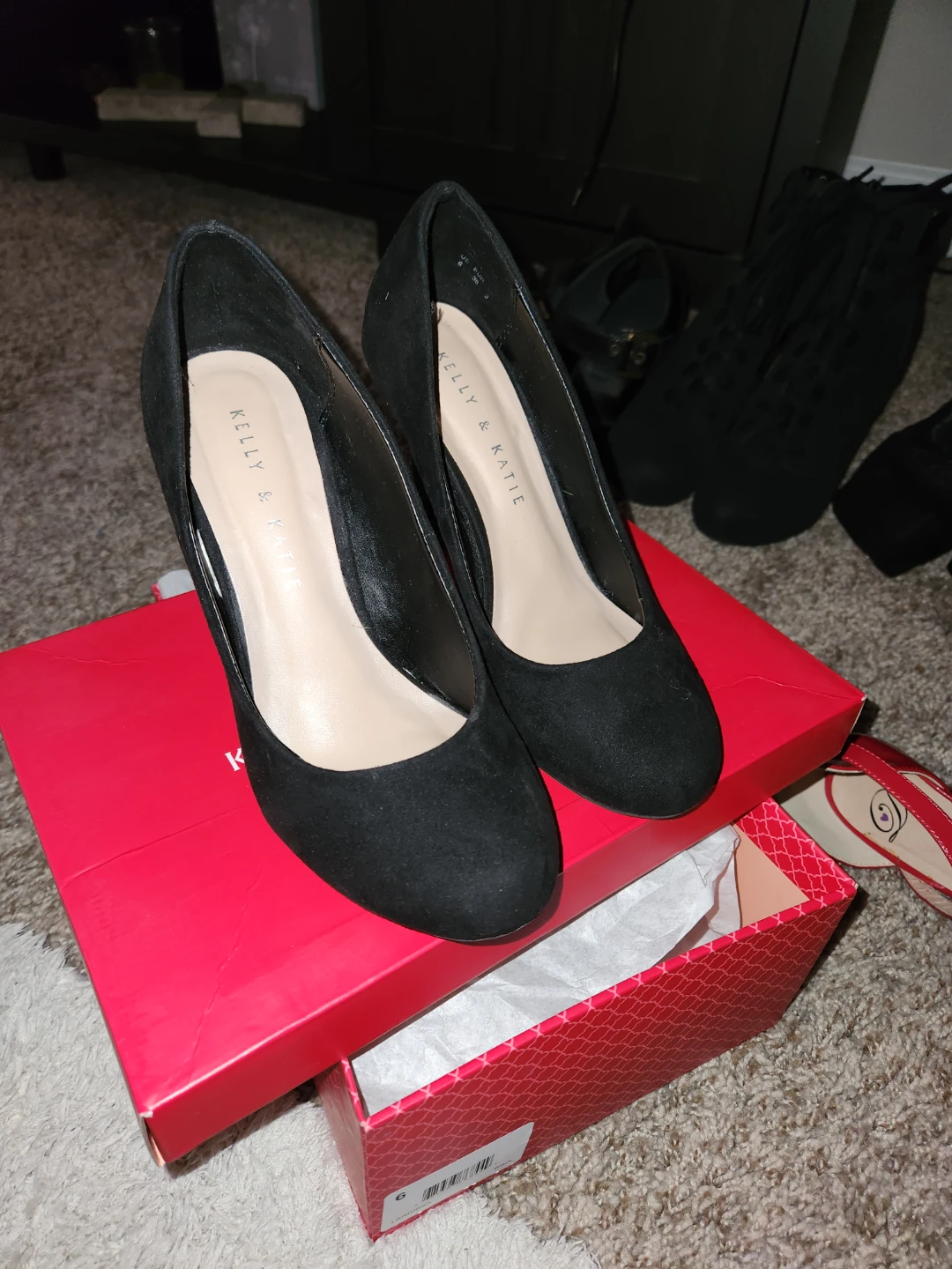 Kelly & Katie Black Suede Pumps - photo 3