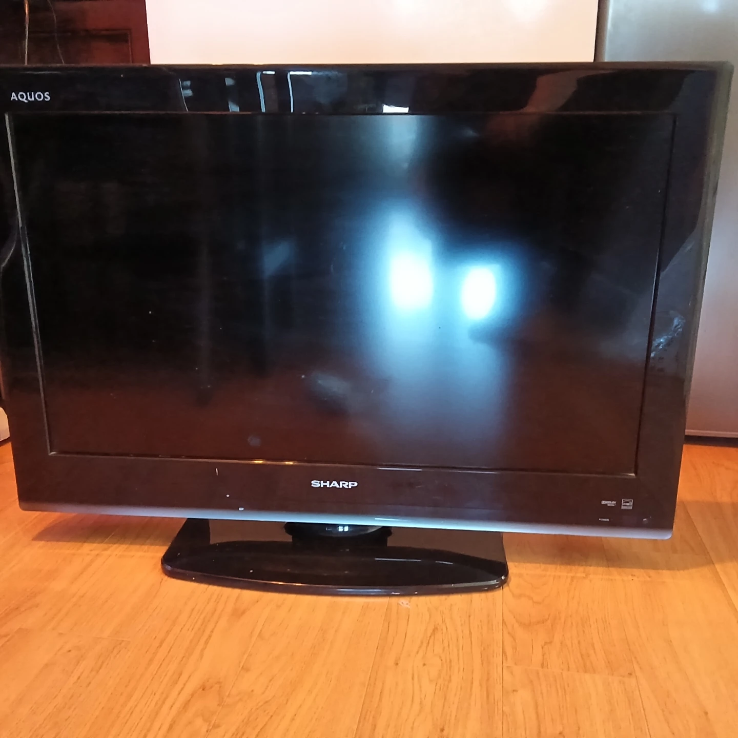 Sharp Aquos LC-32D59U 32" LCD TV - photo 2