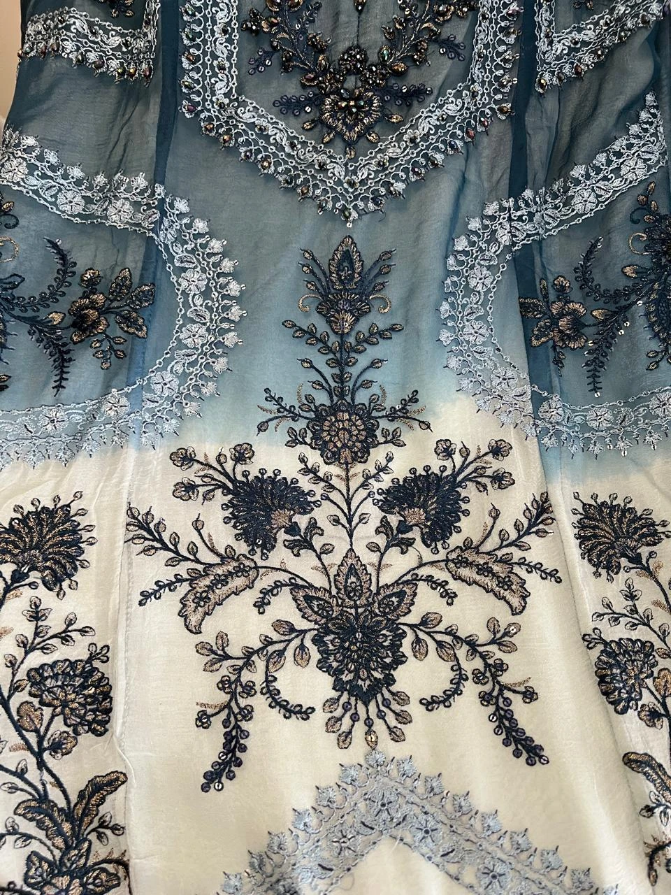 3 pcs embroidered suit - photo 4