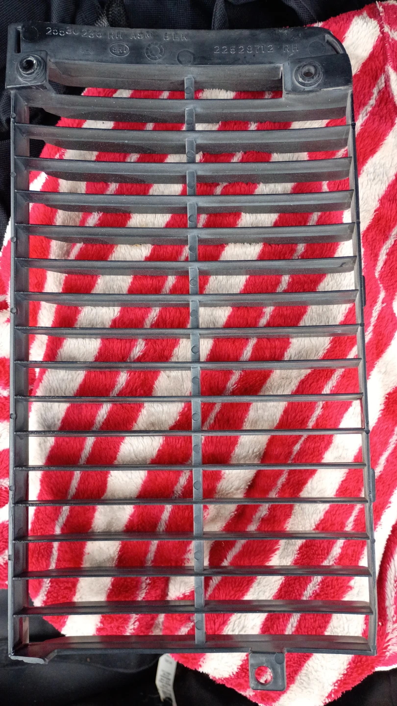 Grille Vent Car Part for a 1987 Oldsmobile 442