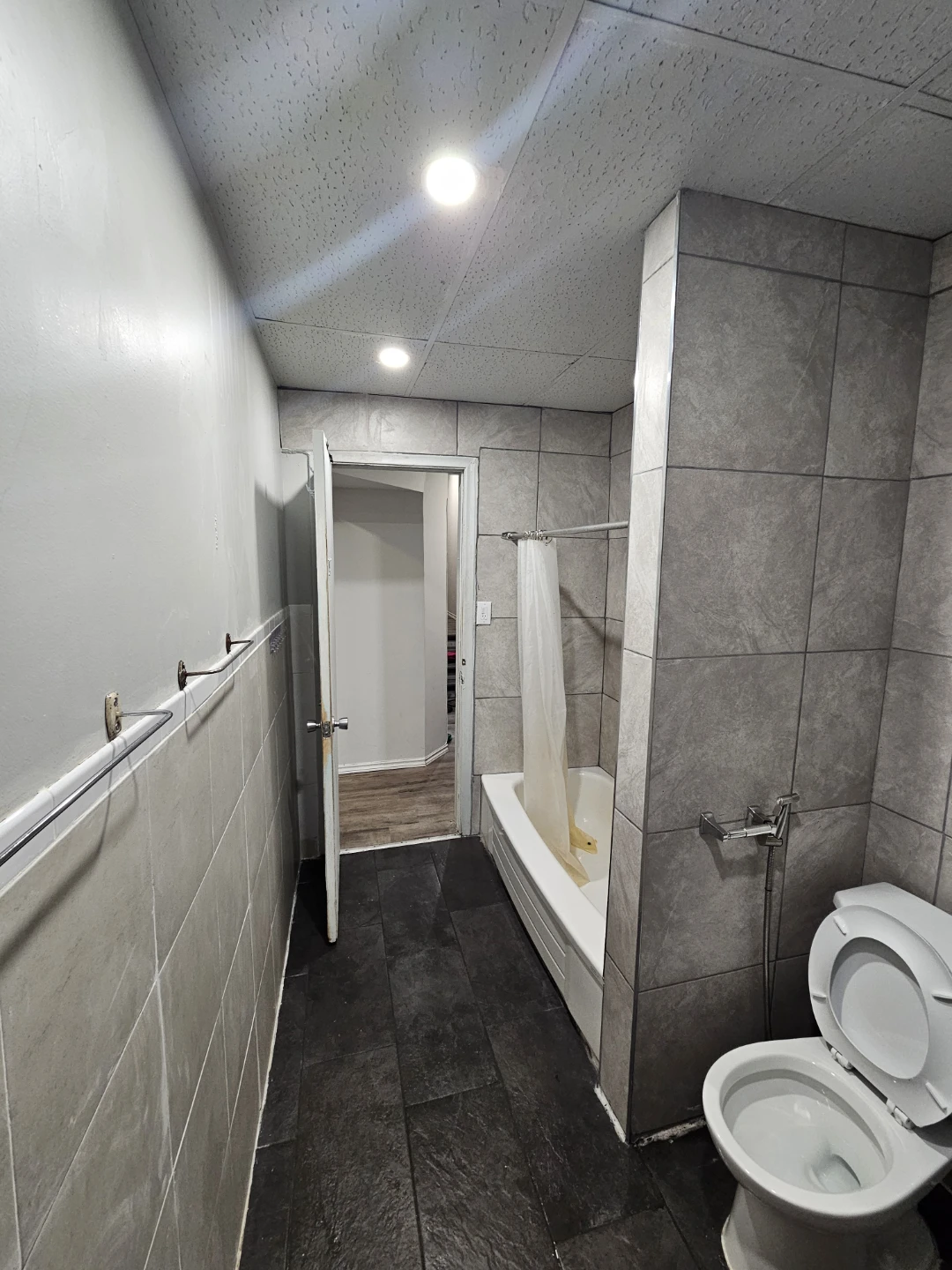 Furnished Private Room - Downtown Toronto - Summer Sublet - photo 5