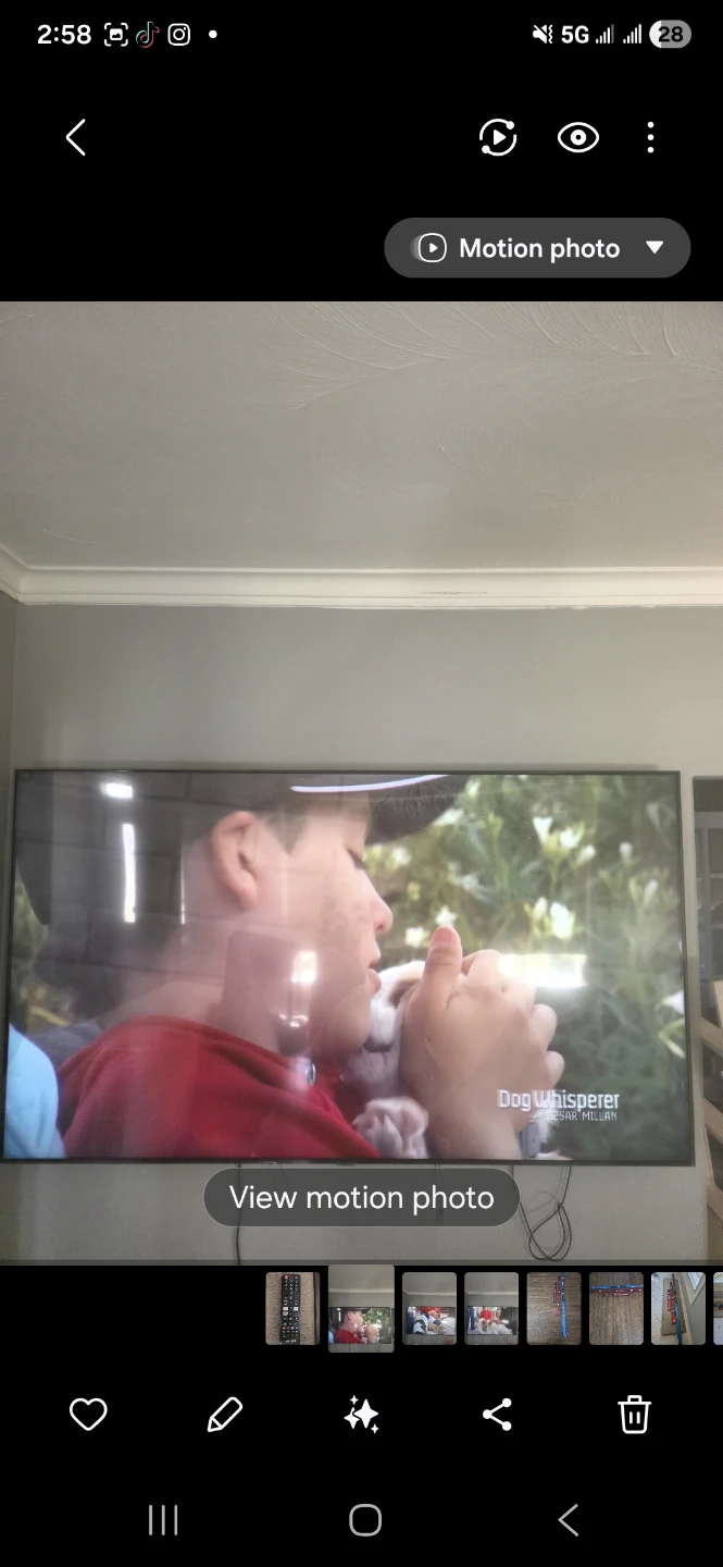 75" Samsung Q LED tv & remote. Aprox 6 months old. - photo 2
